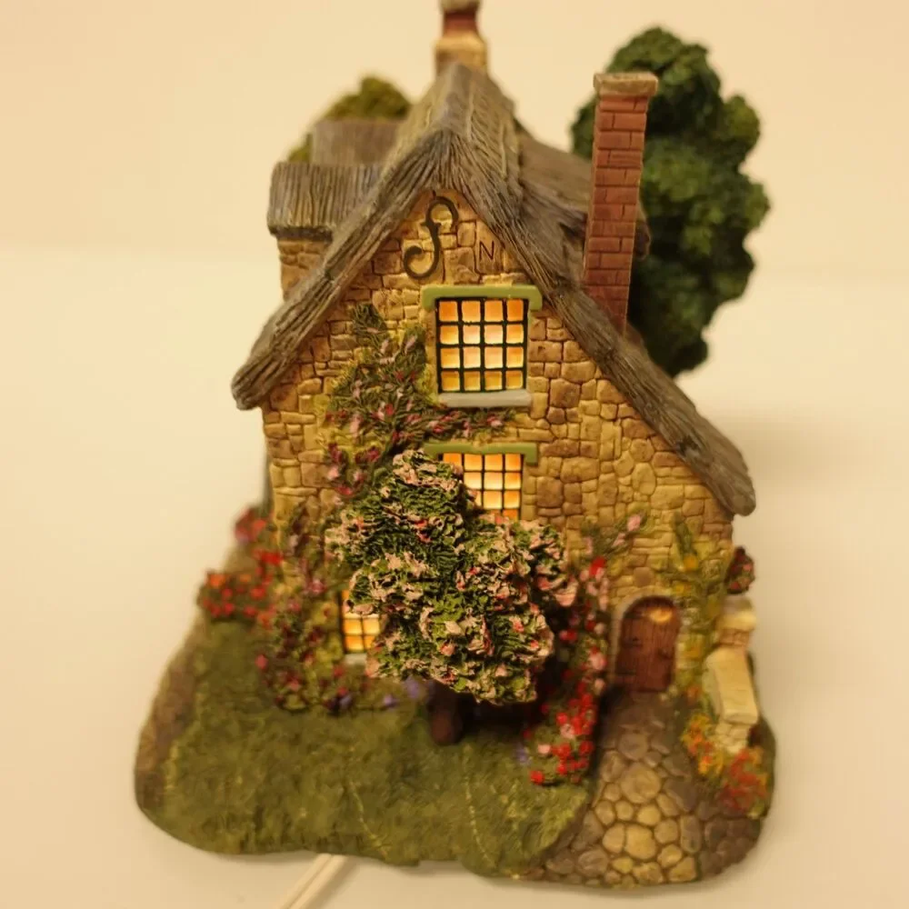 Hawthorne Village Lighted Stonebrooke Inn by Thomas Kinkade Lamplight 79984